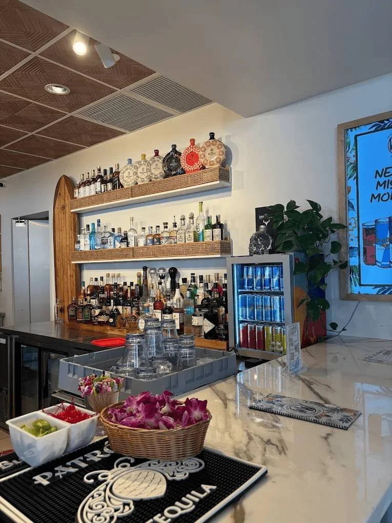 Hawaiian Aroma Caffé at Waikiki Walls | Beachfront Coffee & Açaí